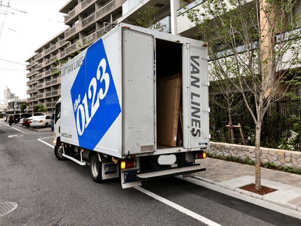 引っ越しトラック